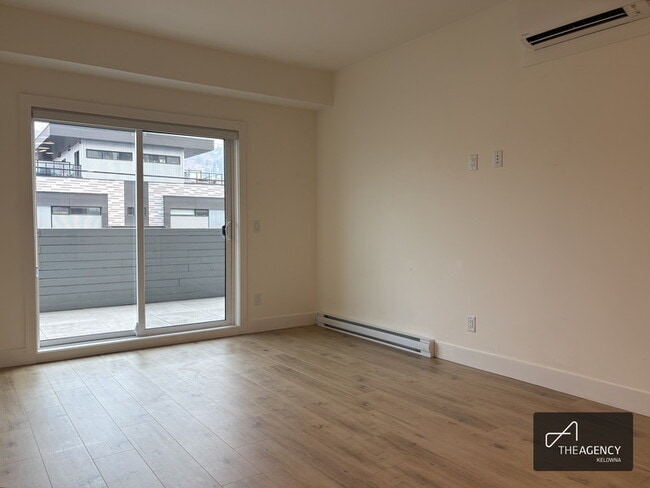 Building Photo - 1036 Coronation Ave
