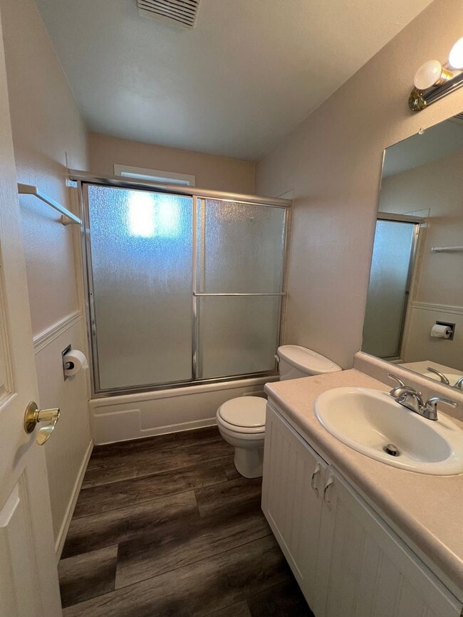 Building Photo - Two Bedroom, 1 Bathroom Duplex - South Sub...