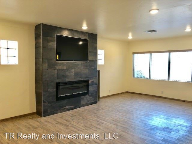 Foto del edificio - 3 br, 2 bath House - 3808 E. 5th Street