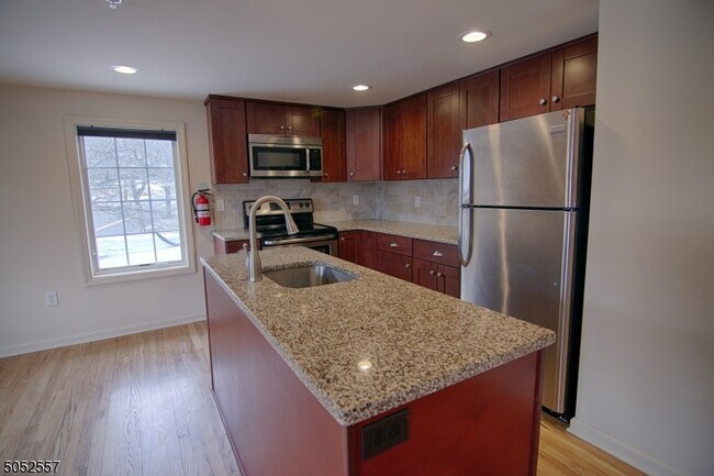 Foto del edificio - 45 Mine Brook Rd