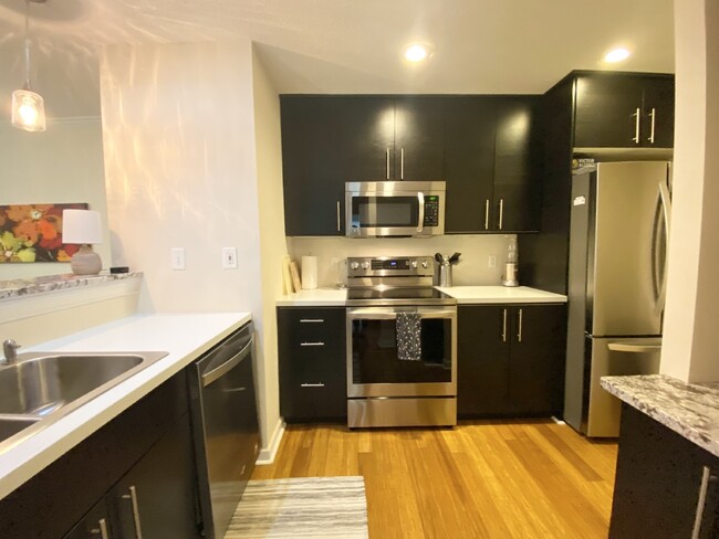 Building Photo - Furnished Two Bedroom Condo in The Reserve...