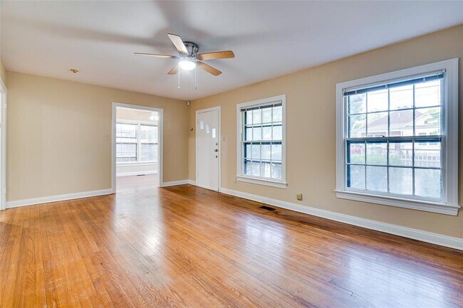 Foto del edificio - 1011 E 49th St