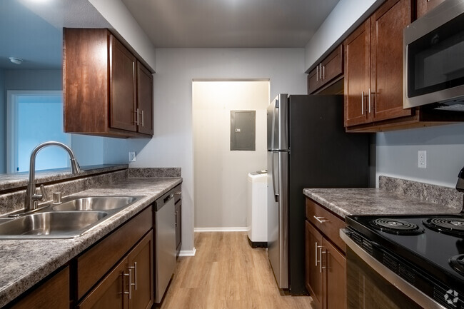 2BR, 2BA - 1092SF - Yahara Landing Apartments