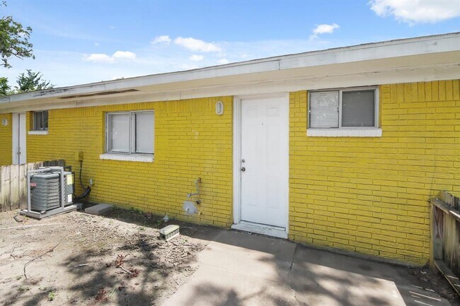 Foto del edificio - 7811 Glass St