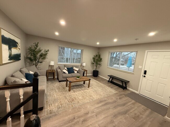 Front living room - 5916 Newcombe Ct