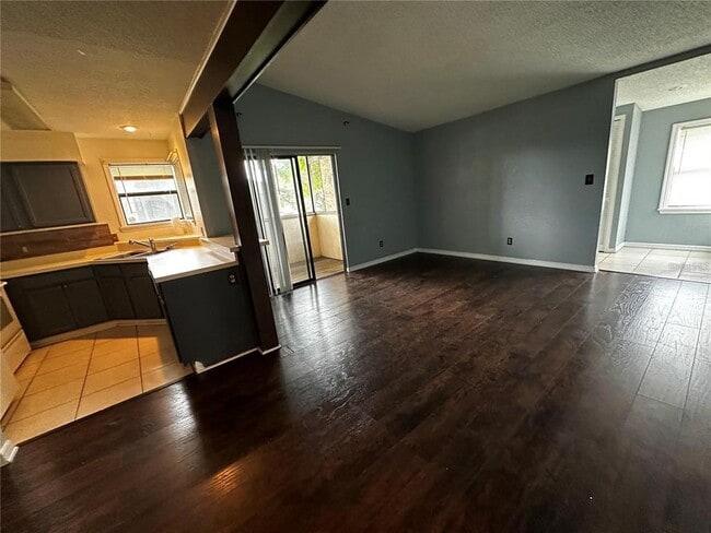 Foto del edificio - 2942 Antique Oaks Cir