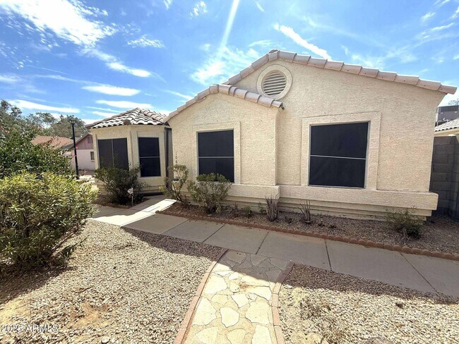 Building Photo - 8520 W Palm Ln