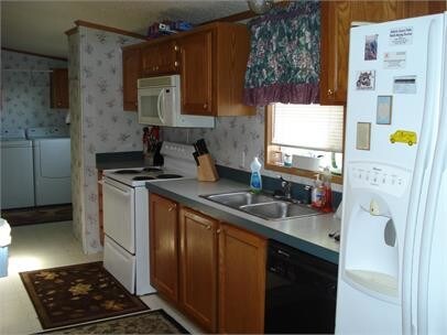 Building Photo - 1561 Piney Dr