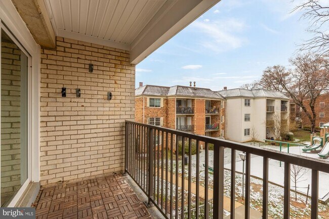 Building Photo - 882 College Pkwy