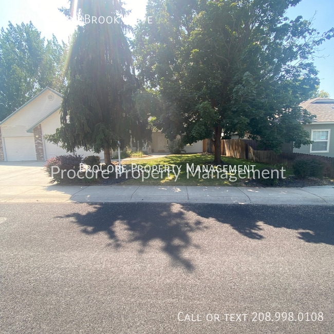 Foto del edificio - Newly painted...Charming 3-Bedroom, 2-Bath...