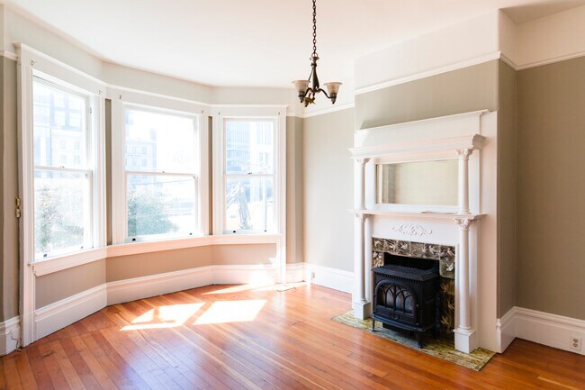 Living room - 411 Tehama St
