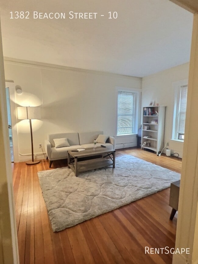 Foto del edificio - 1382 Beacon St