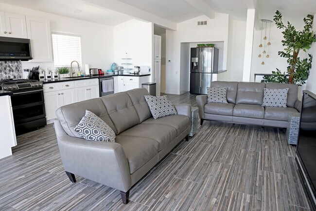 Building Photo - 2212 W Oceanfront lower - MONTHLY rental