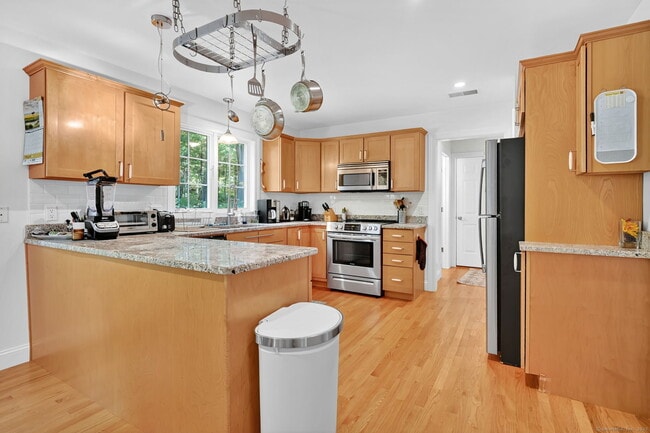 Building Photo - 49 Hydeville Rd