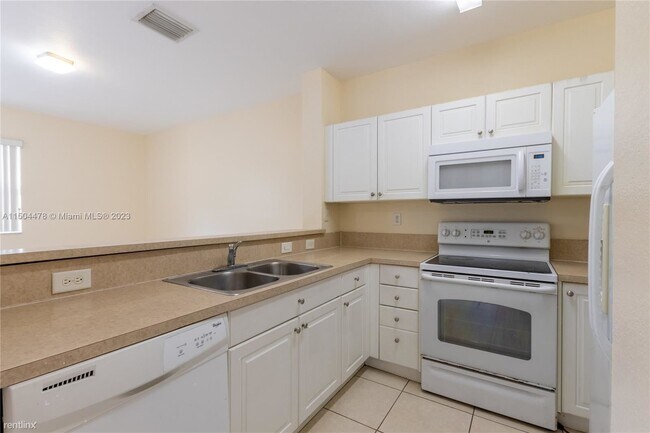 Foto del edificio - 3 br, 2 bath House - 1555 NE 33rd Rd # 113...