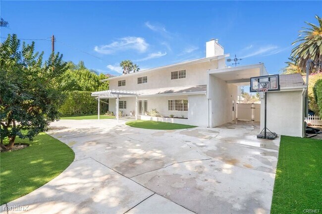 Foto del edificio - 5 br, 1 bath House - 23103 Erwin St
