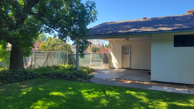 Building Photo - 181 Blossom Way