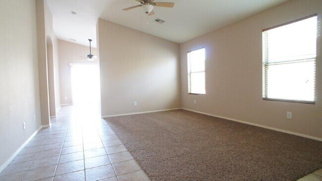 Foto del edificio - 6614 E Lush Vista View