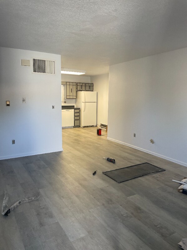 Building Photo - 260 W Park Dr