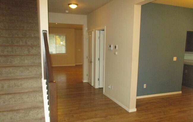 Foto del edificio - Beautiful 3 bed 2.5 bath home in South Hill Puyallup