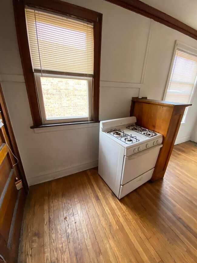 Foto del edificio - 4830 W Addison St