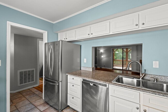Foto del edificio - Charming 3 bedroom, 2.5 bathroom Townhouse...