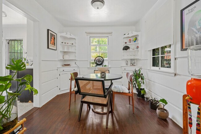 Dining/ off living room - 157 South Westmoreland Avenue