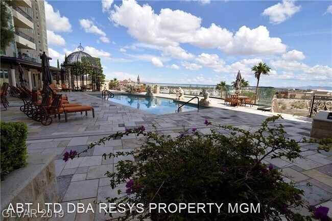 Building Photo - 4 br, 5.5 bath House - 9103 ALTA DR #301
