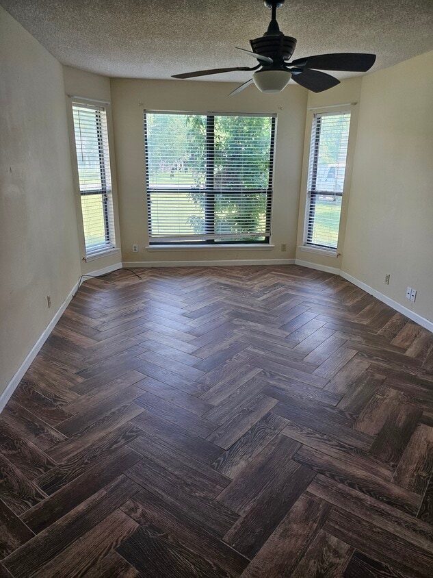 Building Photo - 1807 Shadowlawn Dr