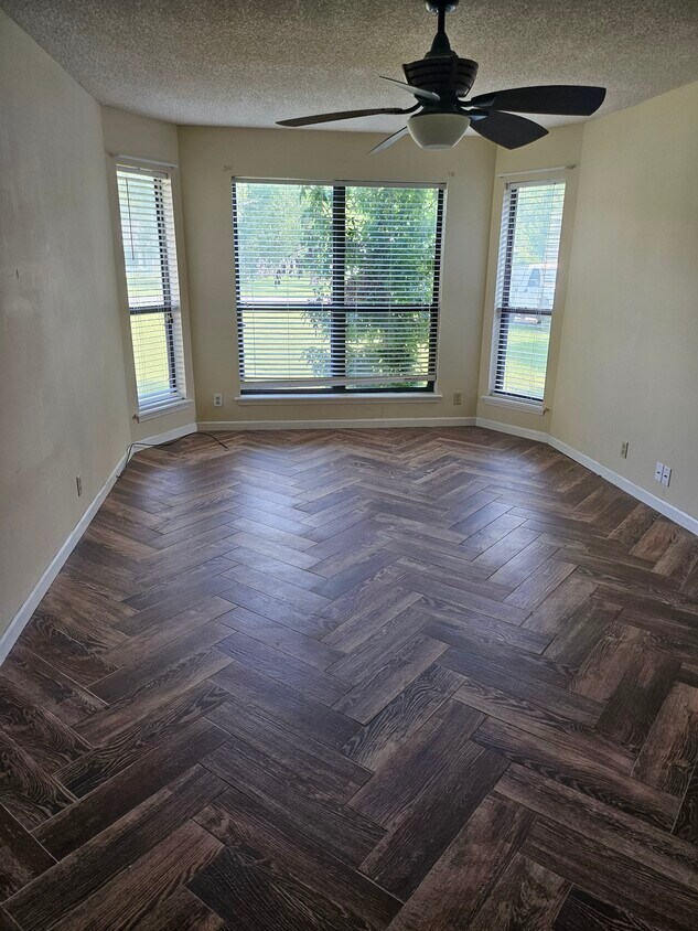 Foto del edificio - 1807 Shadowlawn Dr