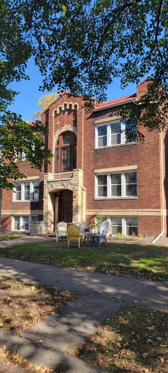Área frontal - 3117 Colfax Ave S