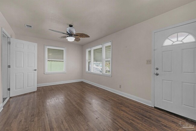 Foto del edificio - 303 SE Gilliland Rd