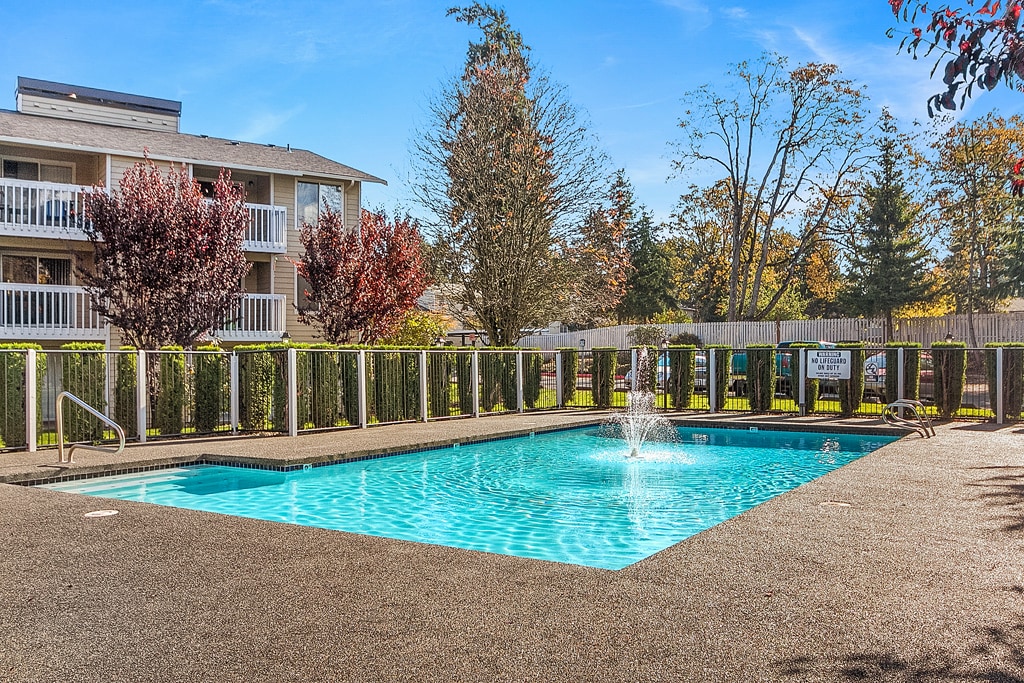 Seasonal Pool - Ellyson Apartment Homes