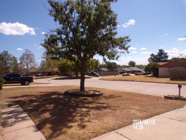 Building Photo - Pets negotiable with owner approval $200.0...