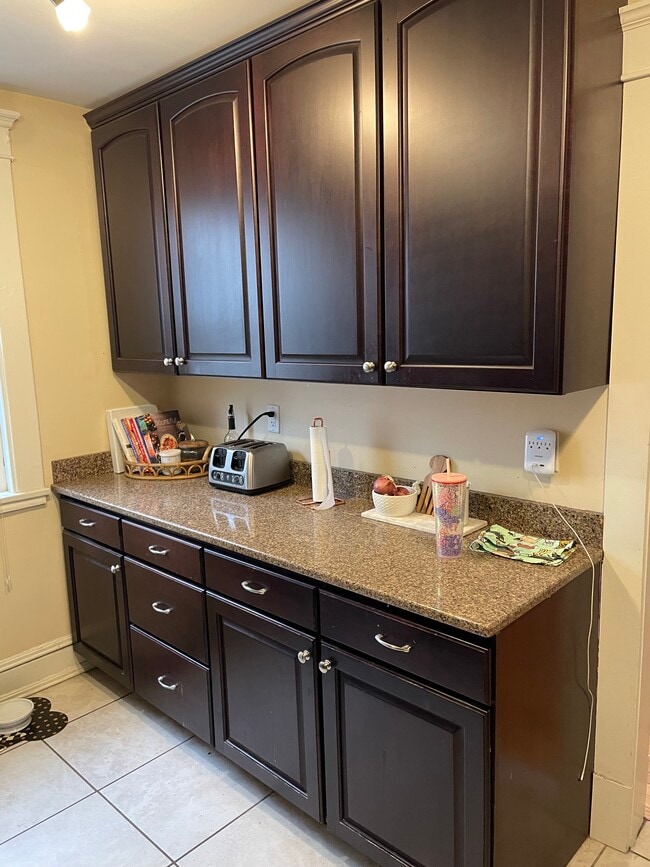 Cocina - 2409 Fremont Ave S