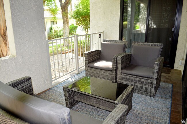 Building Photo - 2BD Ground Floor Condo in Gated Gardens Pool & Spa (Monthly Only - No Long Term)