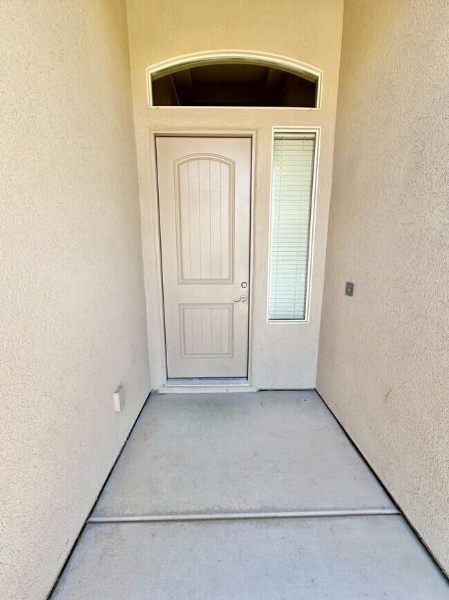 Building Photo - Beautiful ENCE Home! Price reduced!