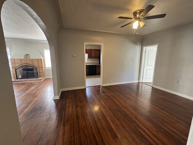 Foto del edificio - Gorgeous 3 Bedroom Home in La Mesa! *$500....