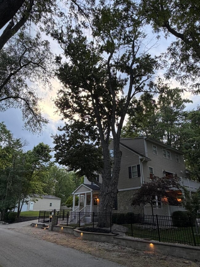 Building Photo - 132 E Muskingum Dr