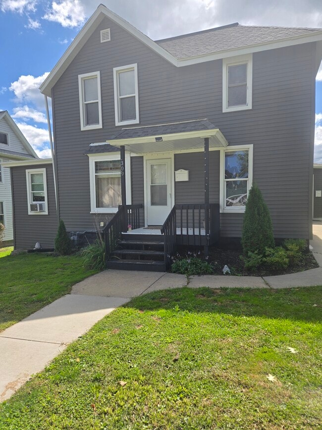 Building Photo - 309 2nd Ave