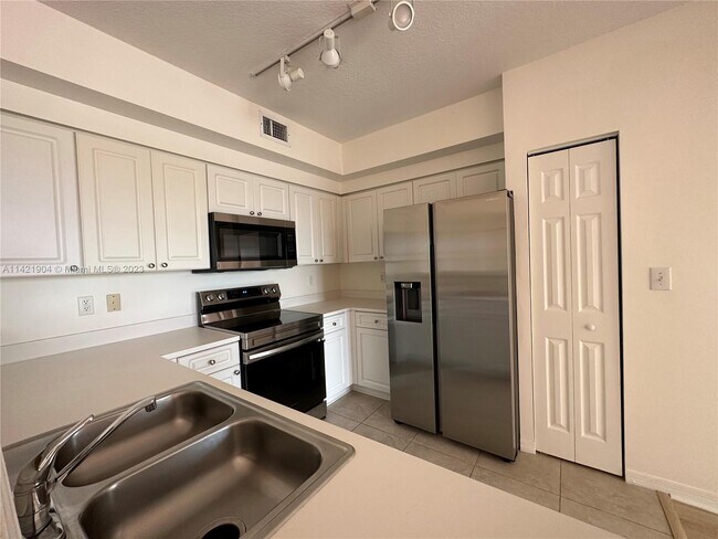 Foto del edificio - 6861 SW 44th St