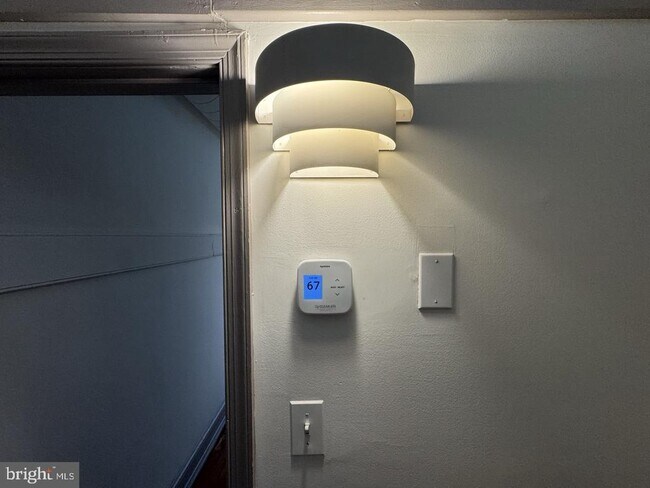 Foto del edificio - 328 S Broadway