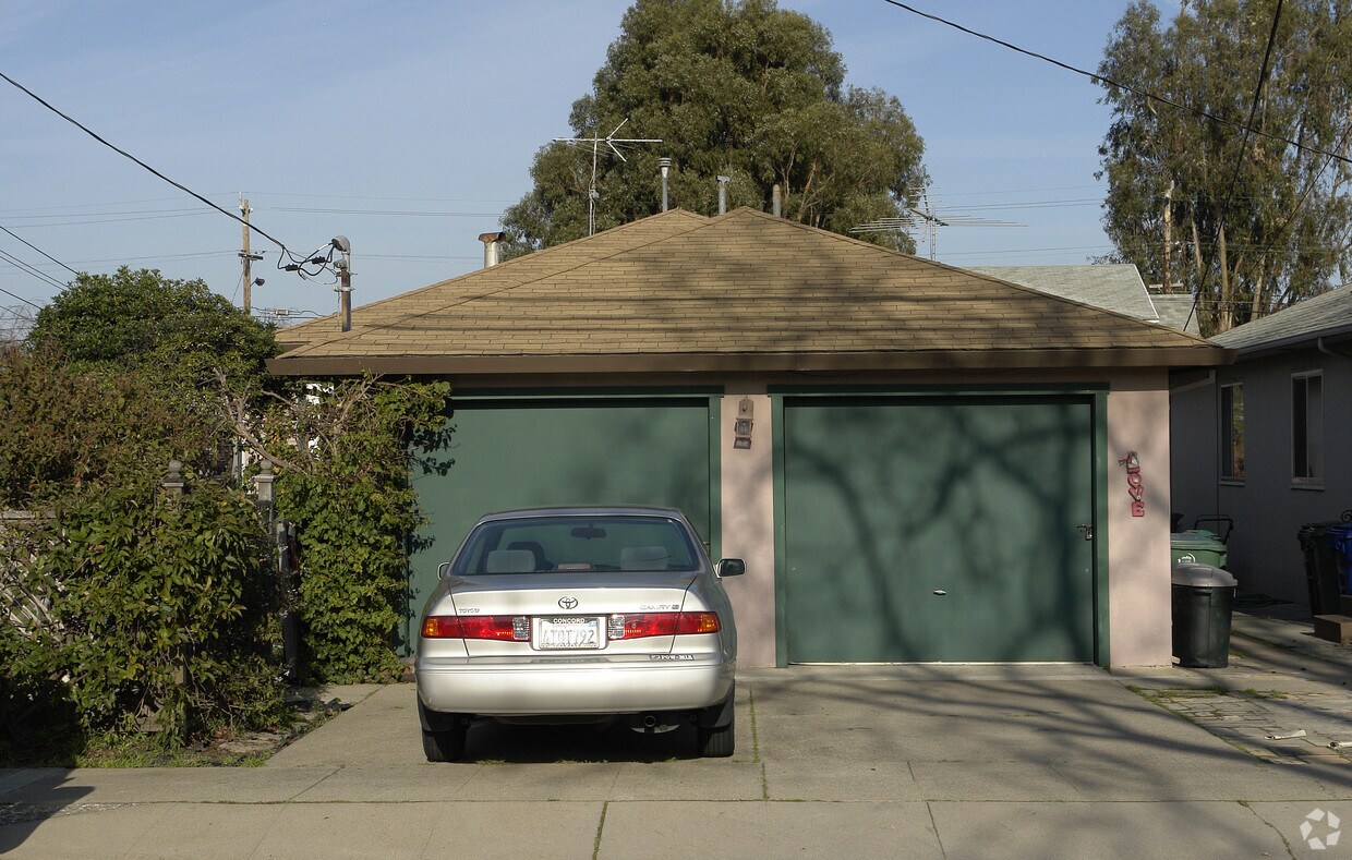 Building Photo - 221-223 Maitland Dr