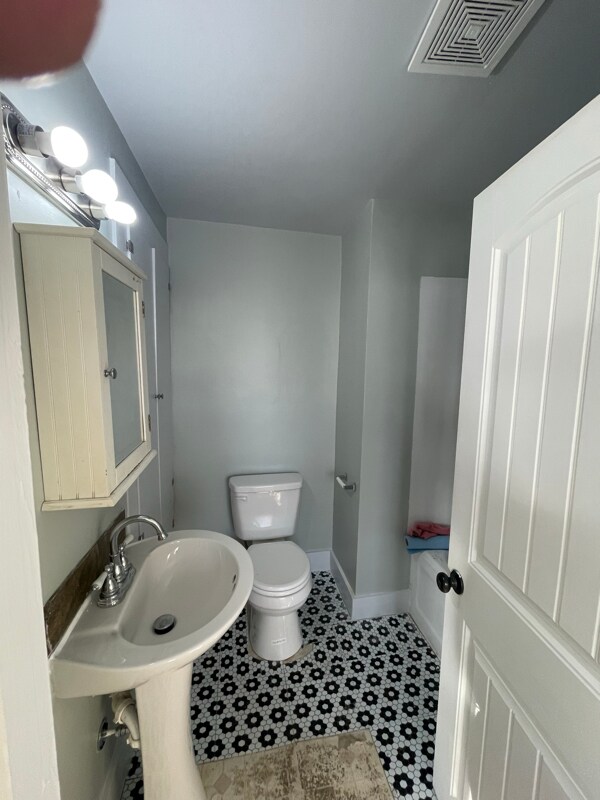 Foto del edificio - 124 N Pearl Ave