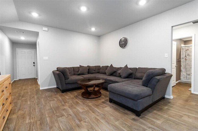 Building Photo - 2845 Wolfcreek