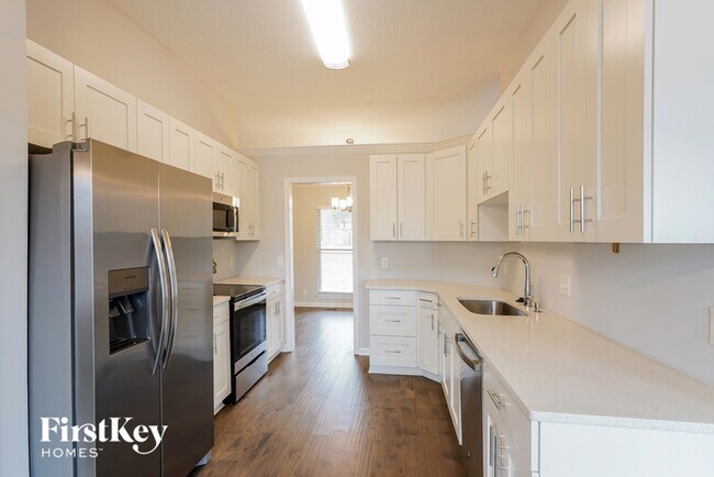 Building Photo - 1301 Ravenna Ct S
