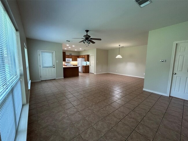 Foto del edificio - 919 Cedar Ridge Dr