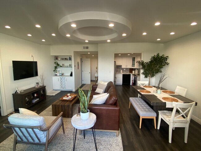 Foto del edificio - 321 S San Vicente Blvd