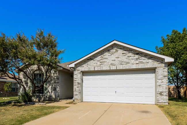 Building Photo - 1411 Dakota Trail