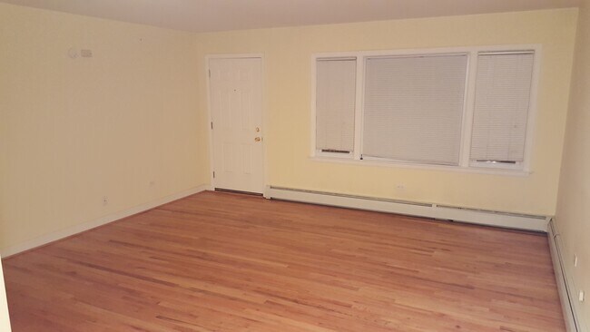 Foto del edificio - 1115 Holiday Ln